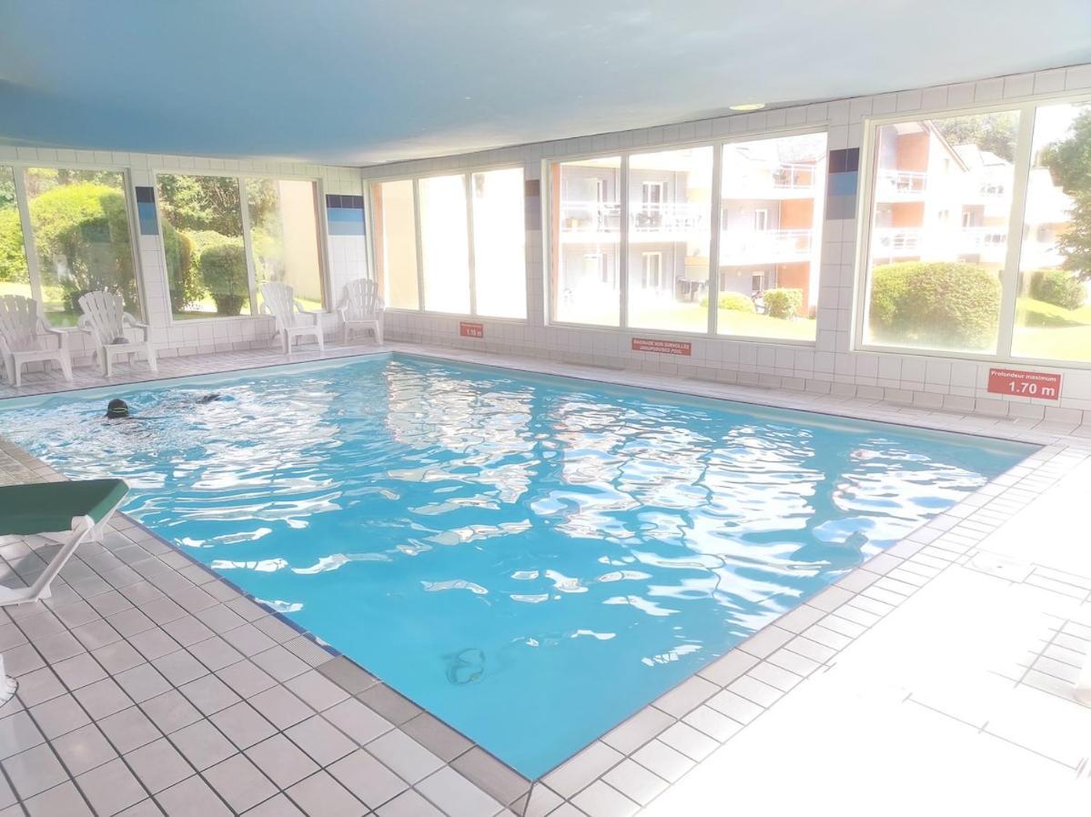 Appartement Dans Une Residence Avec Piscines Carantec Exterior photo